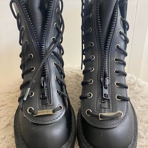 Men’s danner brand work boots